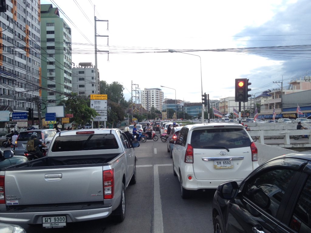 K_Aekkata's tweet photo. 17.15 ถ.วงแหวนรอบนอกเมืองเชียงใหม่ ด้านตะวันตกรอบคูน้ำ อ.แม่ริม-อ.หางดง  การจราจรติดขัด เคลื่อนได้ล่าช้า โปรดเลี่ยงเส้นทางดังกว่าว #57mc https://t.co/JyLC6E58To