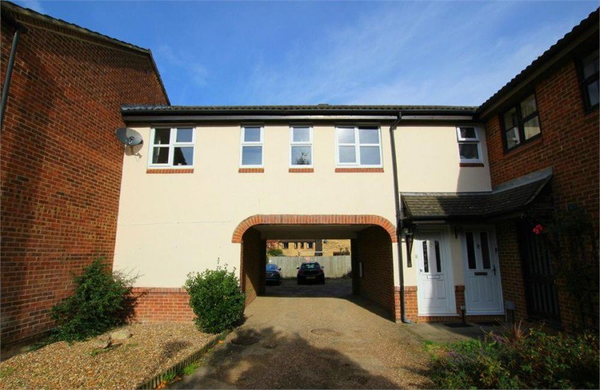 DuncanYeardley's tweet photo. TO LET:
Maisonette with re-fitted kitchen, living/dining room, garage, large storage cupboard and allocated parking.
https://t.co/6CrftzFXhg https://t.co/KEyT0dokzA