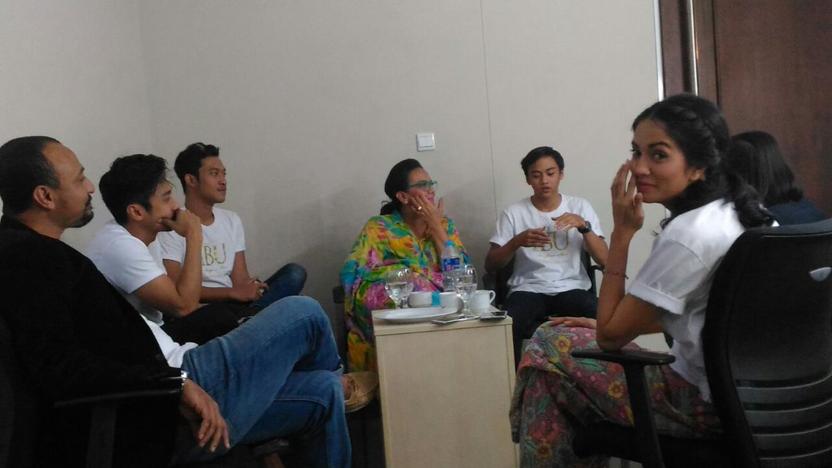 FilmIbu's tweet photo. Media visit semua pemain film ibu maafkan aku di https://t.co/bD8DhnpaZf. #FilmIbu #IbuMaafkanAku #FilmIndonesia https://t.co/QjfITQTljG