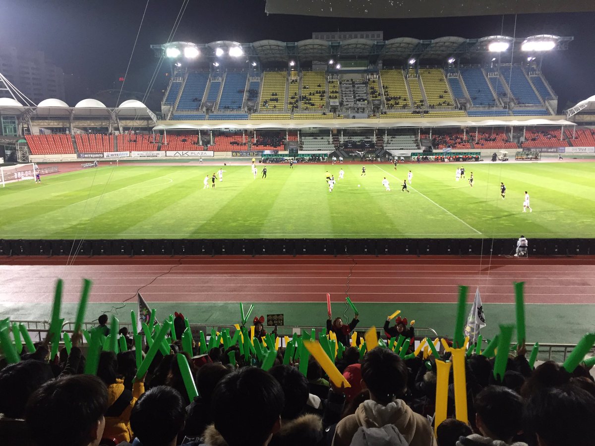 성남FC vs 수원FC 올시즌 마지막 경기에 #성남시아동보육과(고혜경과장)와 #성남시어린이집서포터즈(안기순회장)가 성남FC를 더욱 더 힘차게 응원합니다.