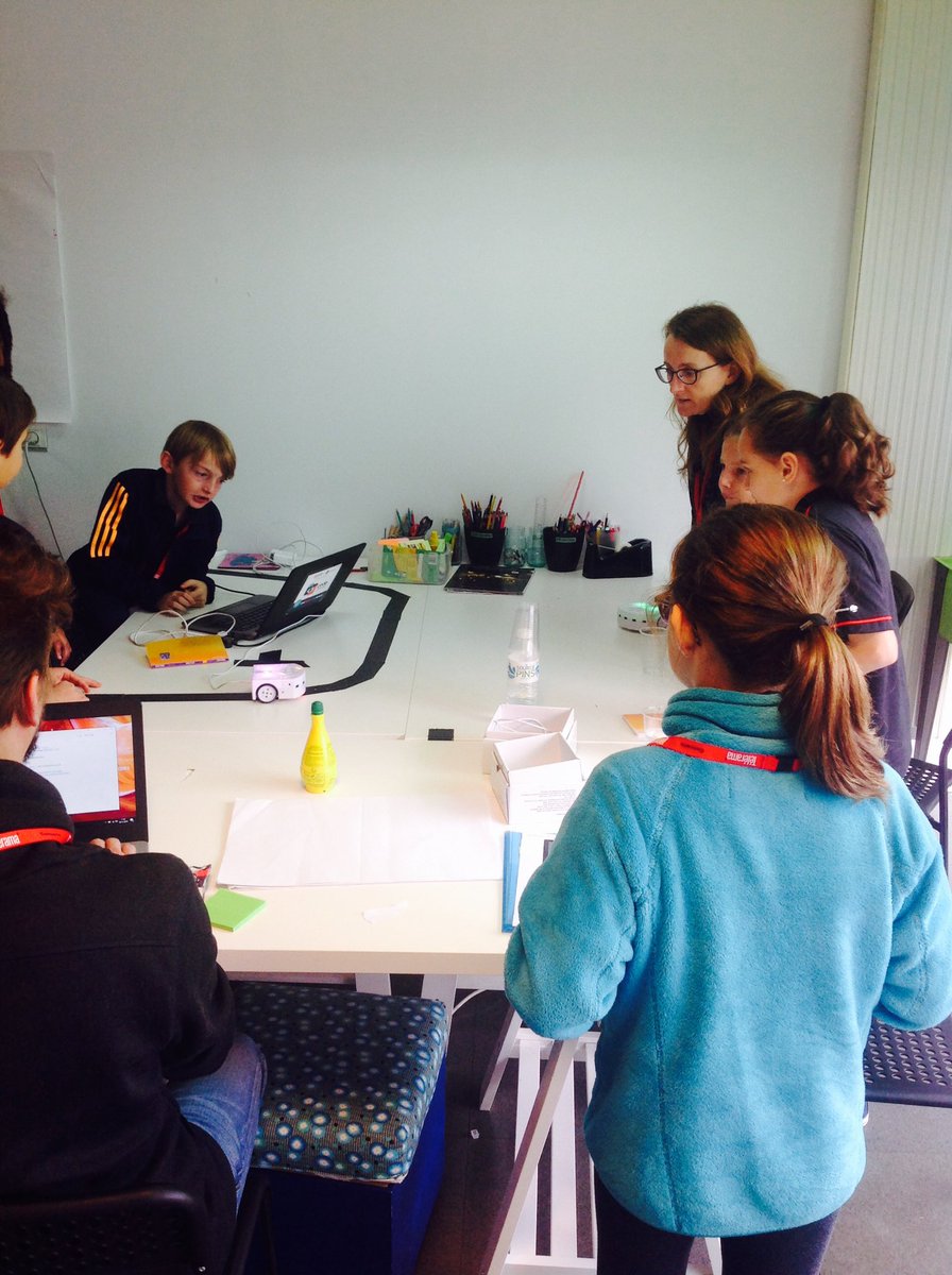 lecubegarges's tweet image. Rdv à 13h30 pr suivre en direct la Mission virtuelle #R2T2 pilotée à distance au Cube p/ une équipe d'experts en herbe! @tralalere @ThymioII