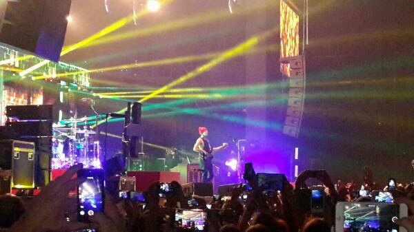 BudgyVicky's tweet photo. #ARIASTWENTYONEPILOTS https://t.co/duYUU83M2V