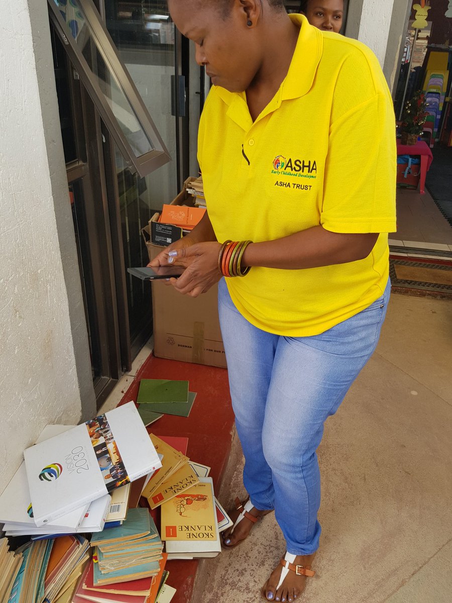 KayteeBM's tweet photo. @PlayYourPartSA @SleepOutZA #LesediDayCentre #LibraryOfHope https://t.co/moHCGcMwFf
