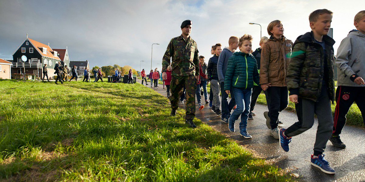 Rijkswaterstaat's tweet photo. 2 en 3 november grote crisisoefening Waterwolf dijkdoorbraak #Marken: evacuatie honderden inwoners en 130 leerlingen https://t.co/atgUgd8kMa https://t.co/93YX4Dcxnb