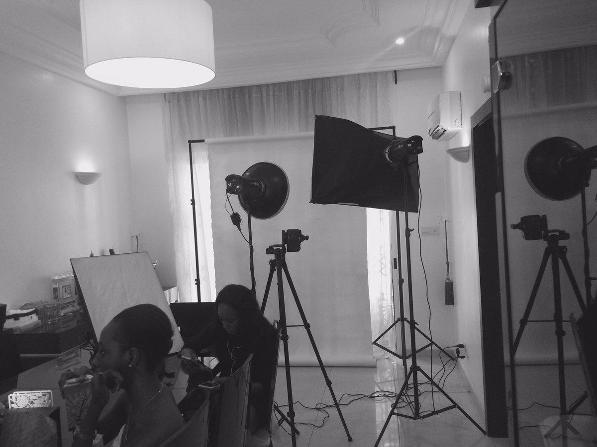 30secsorless_'s tweet photo. Currently on set, shoot for soclear makeup ✨ https://t.co/XJmli7N7GV