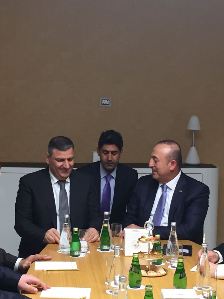 SyrianHNC_en's tweet photo. HNC @hijab_riad met Turkish MoFA Mevlüt Çavuşoğlu, demanded activation of UNGA's role &amp; taking punitive measures against regime &amp; its allies https://t.co/fvM3Qx3iGd