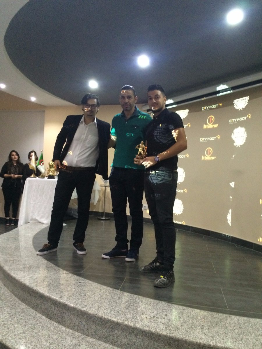 CityFootTO's tweet photo. @jsk15dz #Larbes #Gaouaoui #Zafour #Madane #Hamlaoui #Doudane, les #grands nom de la #JSK honorés pour une meilleure culture générationnelle https://t.co/i9ngG676SU