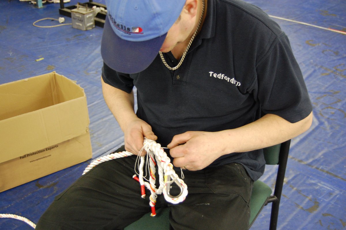 Splicing a safety rope