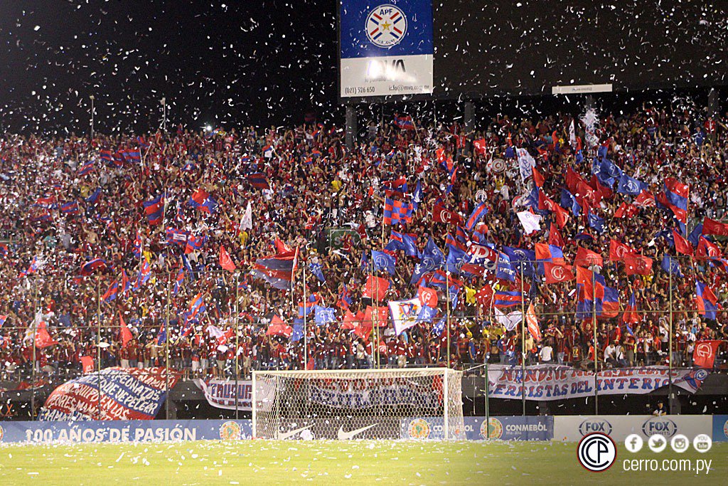 CCP1912oficial's tweet photo. 📸🔴🔵 El Defensores se vistió de azulgrana para alentar al equipo. #LMHDP https://t.co/OizkeLYHeW