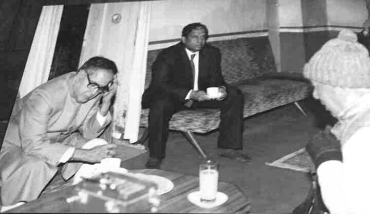 १९९२ मा प्रधानमन्त्रीपछीको दोस्रो हैसियतमा आउंदा कुनै राजकीय पदमा नरहेका गणेशमानसिंहलाई भेट्न मुखर्जी चाक्सीबारीमा आधा घन्टा कुरेका थिए।