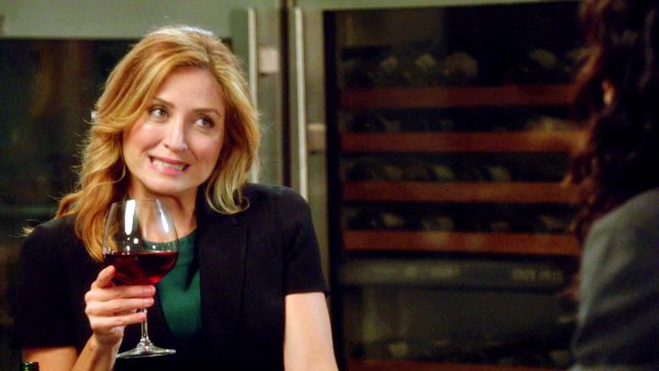 Rizzoli_Return's tweet photo. When you make inappropriate jokes and your friends aren't laughing. Happy #inappropriatewednesday #humpday #RizzoliandIsles https://t.co/QItbmxs2Yt