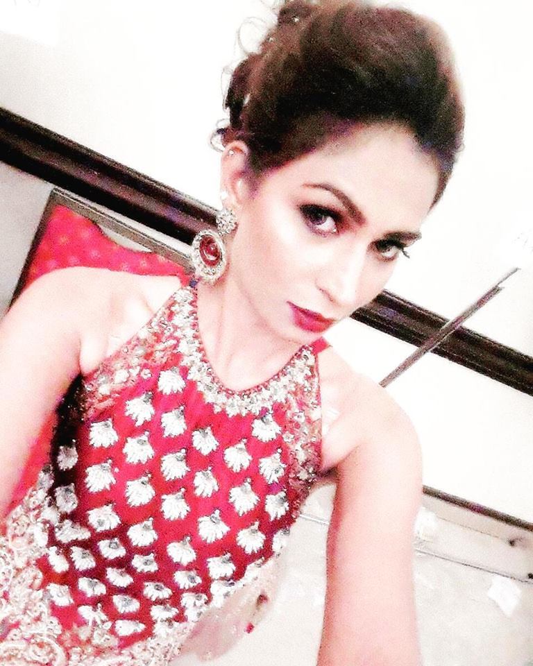 imJiyaMalik's tweet photo. #imJiyaMalik #FarahnFatima #Model #Backstage #PFDC #PLBW #PLBW16 #PLBW2016 #LorealParis #BeautyMeetsFashion #QMobilePLBW16 #Lahore #Pakistan https://t.co/uL9ezjshGR