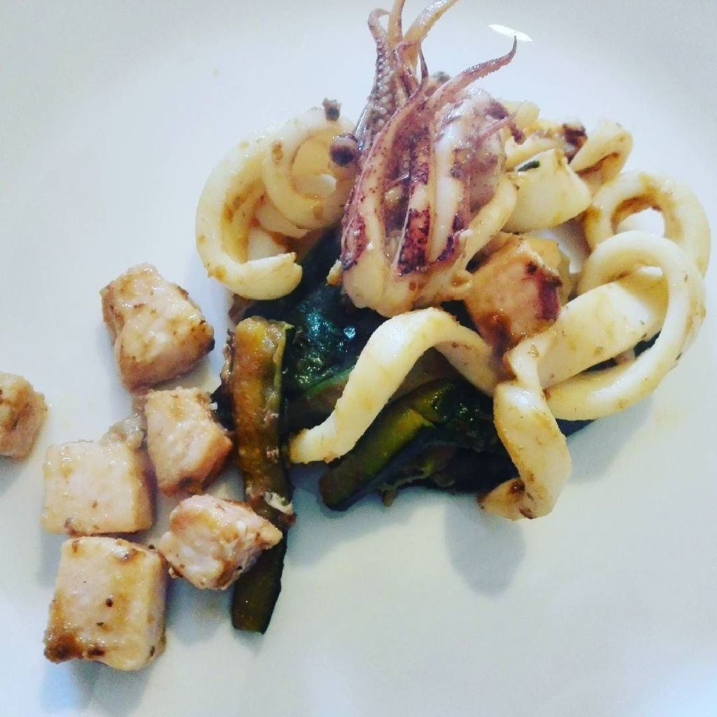 forkontheatlas's tweet photo. Zucchine trifolate con calamari e cubetti di pesce spada
#laforchettasullatlante #iloveth… https://t.co/GKsx6epdOC https://t.co/FYCyHHLmts