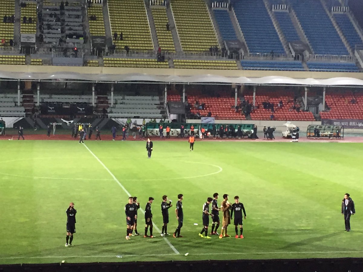 내년을 기약하며 올 시즌 최선을 다해준 성남FC선수들에게 큰 박수를 보냅니다. #성남시국공립어린이집서포터즈는 성남FC를 항상 응원합니다.