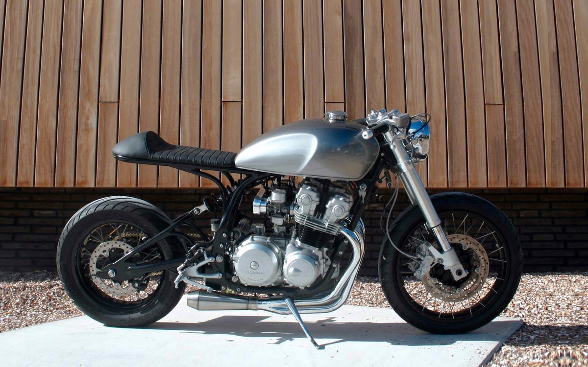 BikeBrewers's tweet photo. Made in Holland: Honda CB750 Cafe Racer built by 14Cycles 
https://t.co/hQxJDWGkpS #honda #caferacer https://t.co/ZGjTCLHDJl