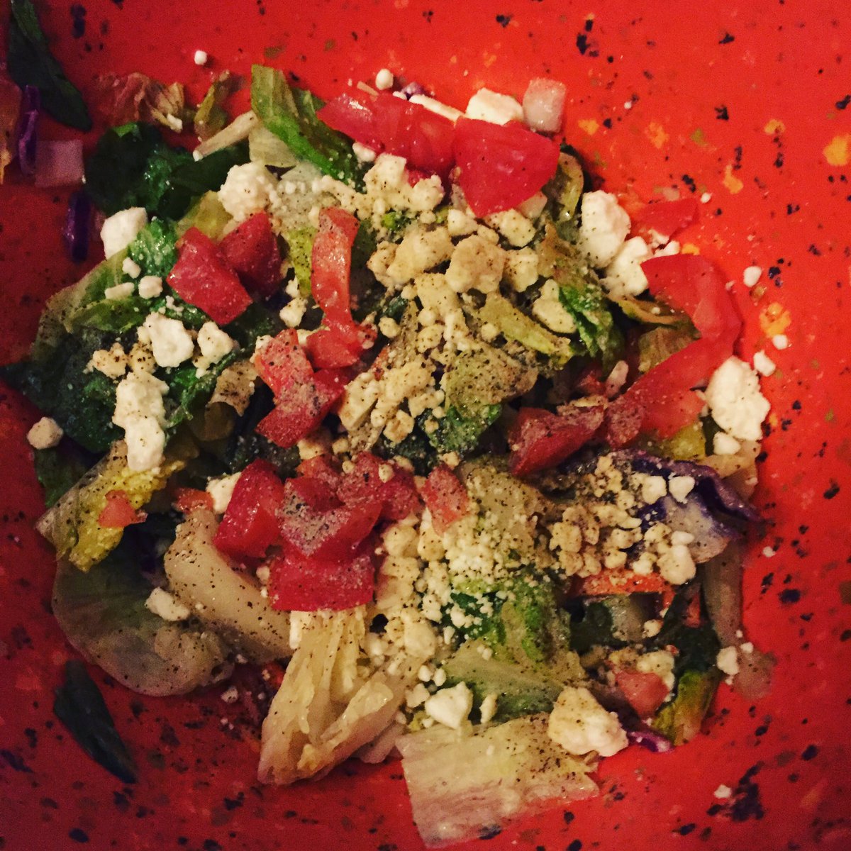 earthshealingEO's tweet photo. Oh the #bigsalad in the #bigbowl #goodfood #vegetarian #cleaneating https://t.co/STrTUZkQd0