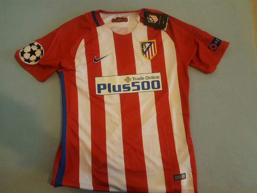 Modatumarca3's tweet image. Camiseta del Atlético de Madrid recibida por un cliente modatumarca.wordpress.com/2016/11/02/cam…