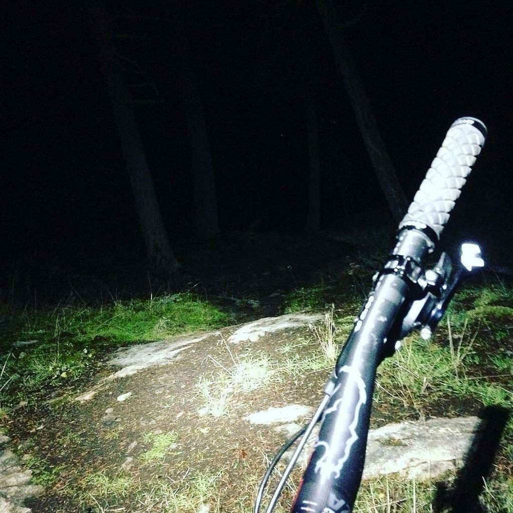 pacapenticton's tweet photo. The fun doesn't stop when the sun goes down! 📷 by @endocalrissian - Well tonight's #ride didn't suck #freedombikes… https://t.co/wUinYj6udH