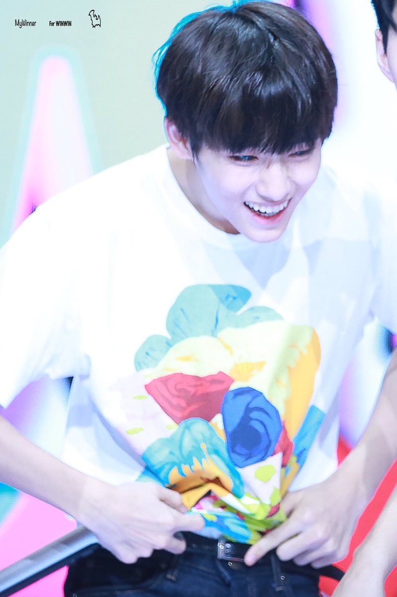 #WINWIN #윈윈 161030 DayDayUp  
He is my angel.