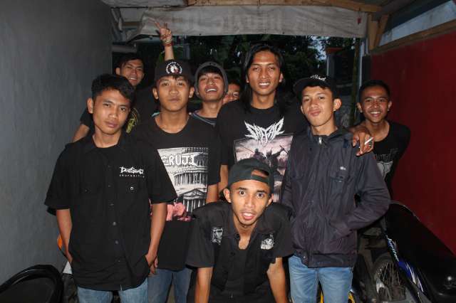 SurviveINA's tweet image. #SurviveINA at studio DK panjalu #latepost #MetalMusic #metalband #metal