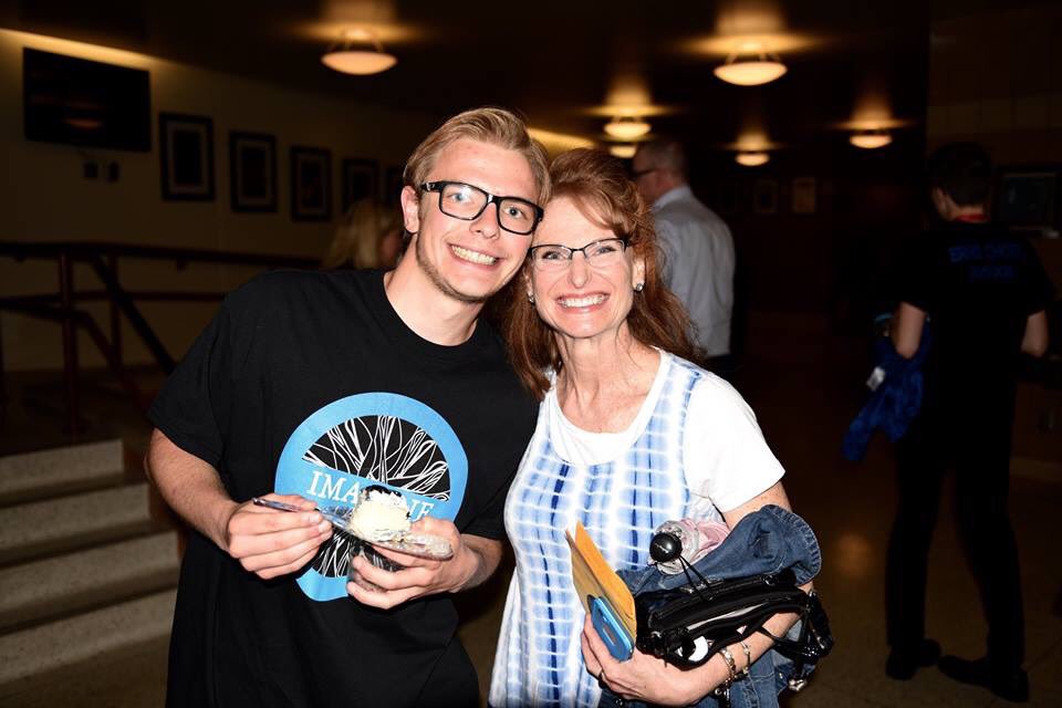 MissingPerson Austin 18YO autistic 5'9" 175# blonde hair blue eyes glasses Missing since 4PM from Wdby or Cottage Grove MN call 911