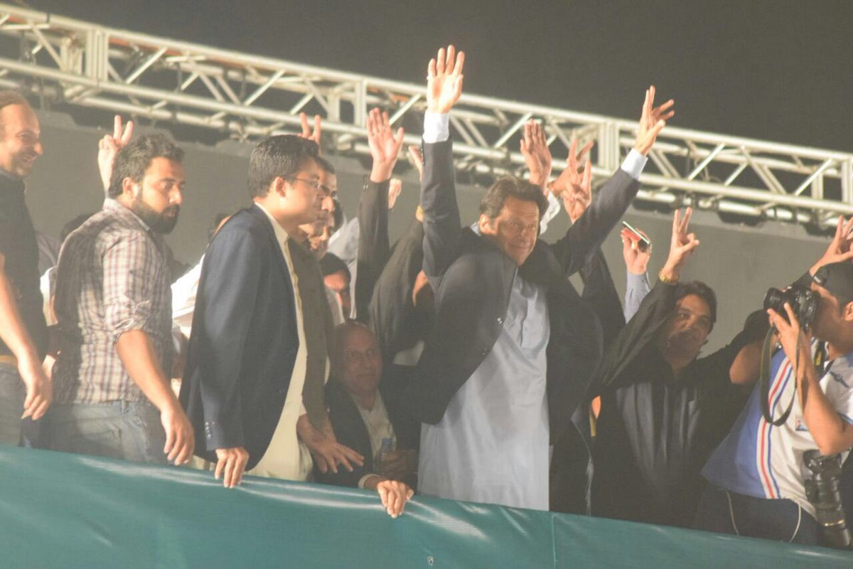 PTIofficial's tweet photo. Chairman @ImranKhanPTI waves to the crowds #YoumETashakkur https://t.co/ou7bNCSxsj