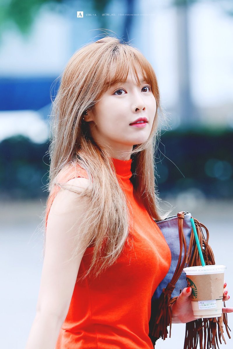 joy_BC's tweet photo. HELP please chowo_n ou hyuna svp https://t.co/y48kLuOCvX