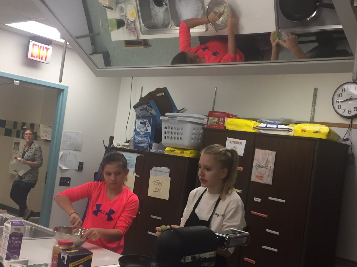 steelfan88's tweet photo. Food fighter #chefDanielle dropping the knowledge on the students about how to make healthy pasta. #beyourbest #fcpscte https://t.co/QyYA6OpUSW