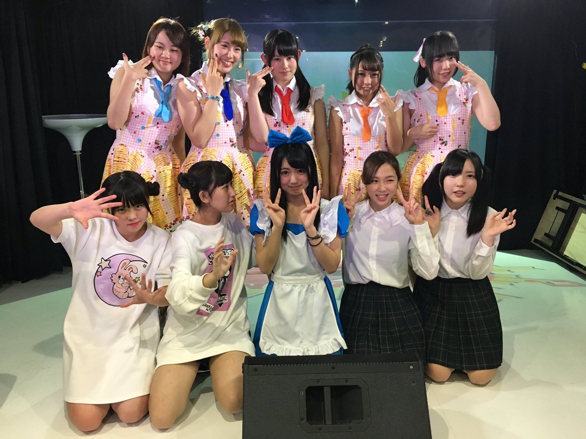 docococodayo's tweet image. 高速バスで帰る途中。
今日は #ManyMany の定期公演に行ってきた。玲奈ちゃんの髪型かわいかった😄近くでみられるライブは楽しい。
初回ということでサプライズを期待したけど何もなくてちょっとガッカリ。
平日は厳しいけど曲数も増えてワンマンでもあればまた来たいと思う。