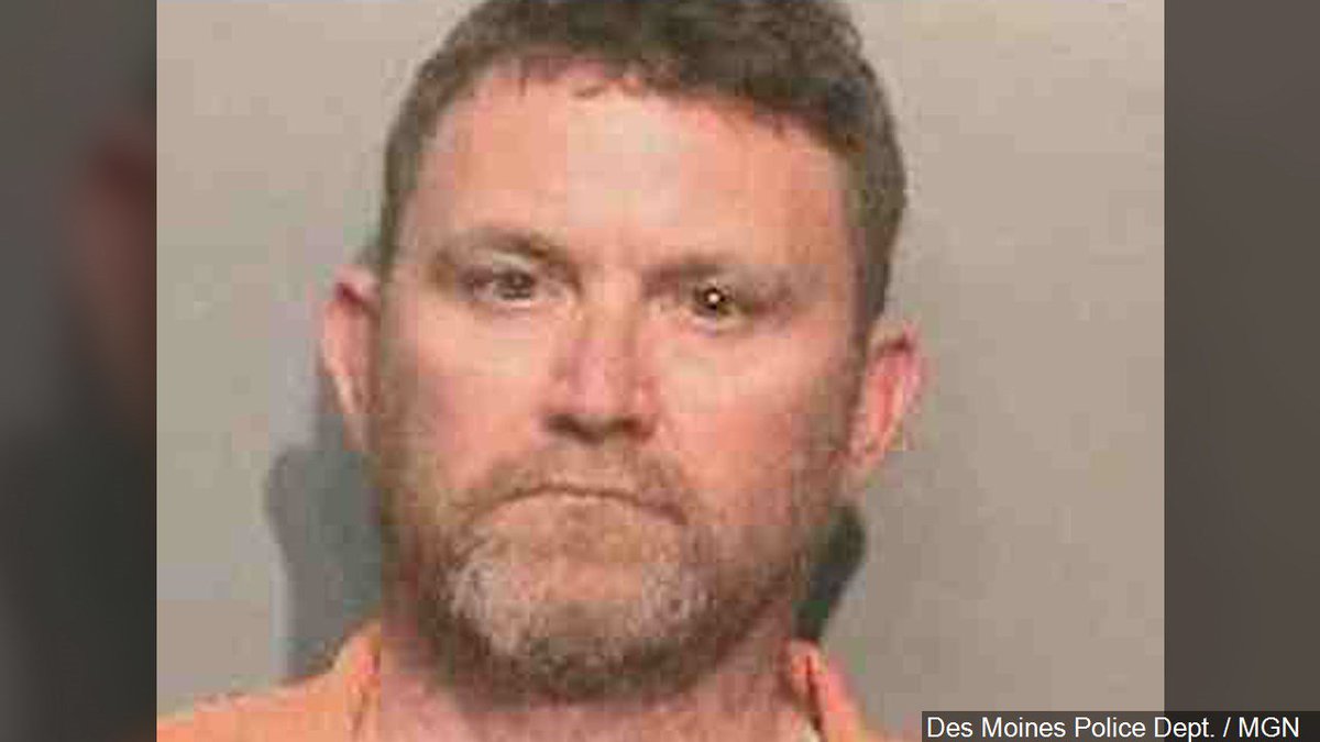 ABC6NEWS's tweet image. #ScottMichaelGreene suspect in #DesMoines police shooting #2Iowa abc6.tv/9b2la