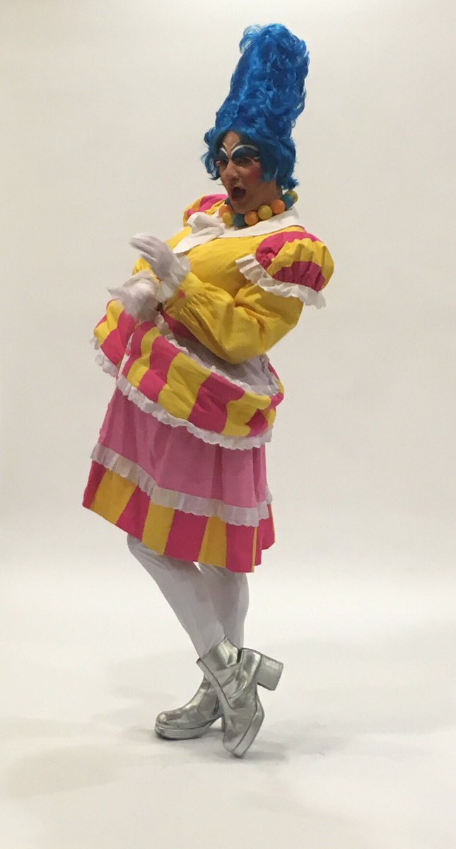 Great chat today with <a href="/ColinRidgewell/">Colin Ridgewell</a> - Mother Moppy Moppins in our 'Snow White' Panto. A top guy. His enthusiasm for Panto is infectious