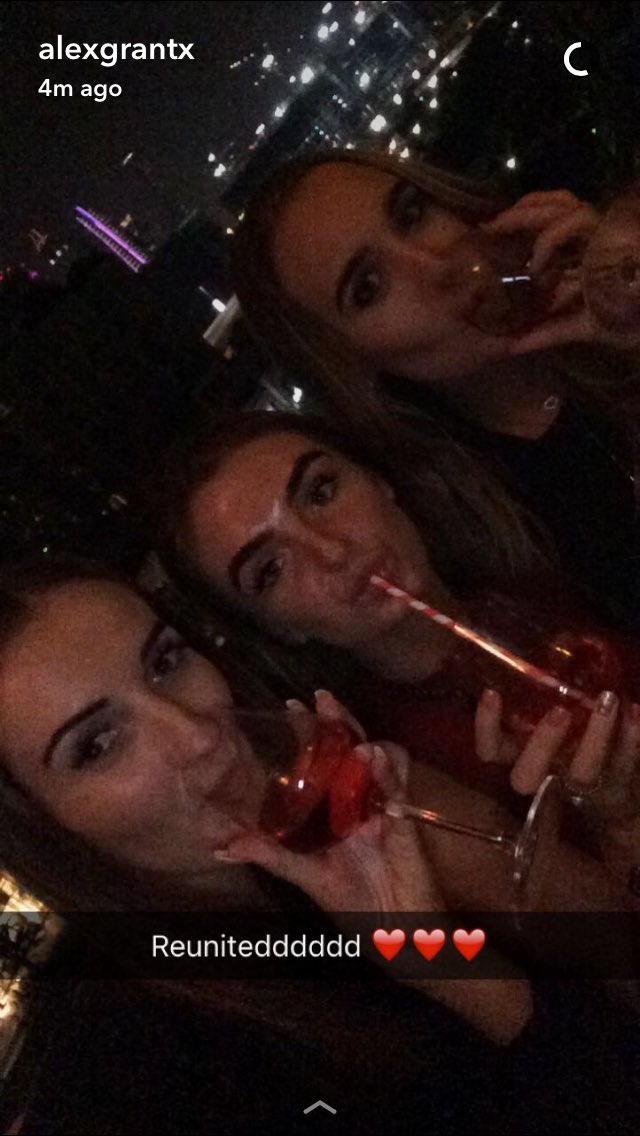 AlexGrantx's tweet photo. DUBAI! Had the best week, missing my girls already. @Emma_westonX @Nataliehorne_x 👭❤️ https://t.co/FxF3r9yoWx