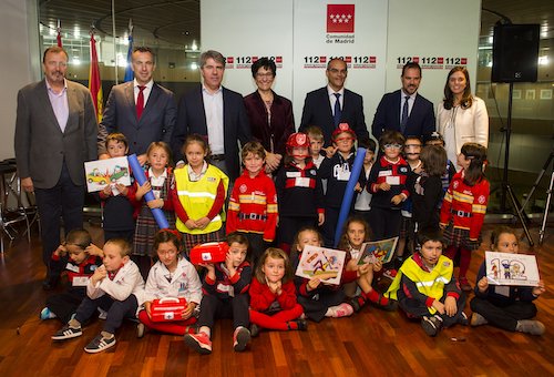 IN_Informados's tweet photo. La alcaldesa de Pozuelo visita un taller escolar sobre prevención que ofrece el 112. https://t.co/F694A82UOP https://t.co/8eTvtDosZg