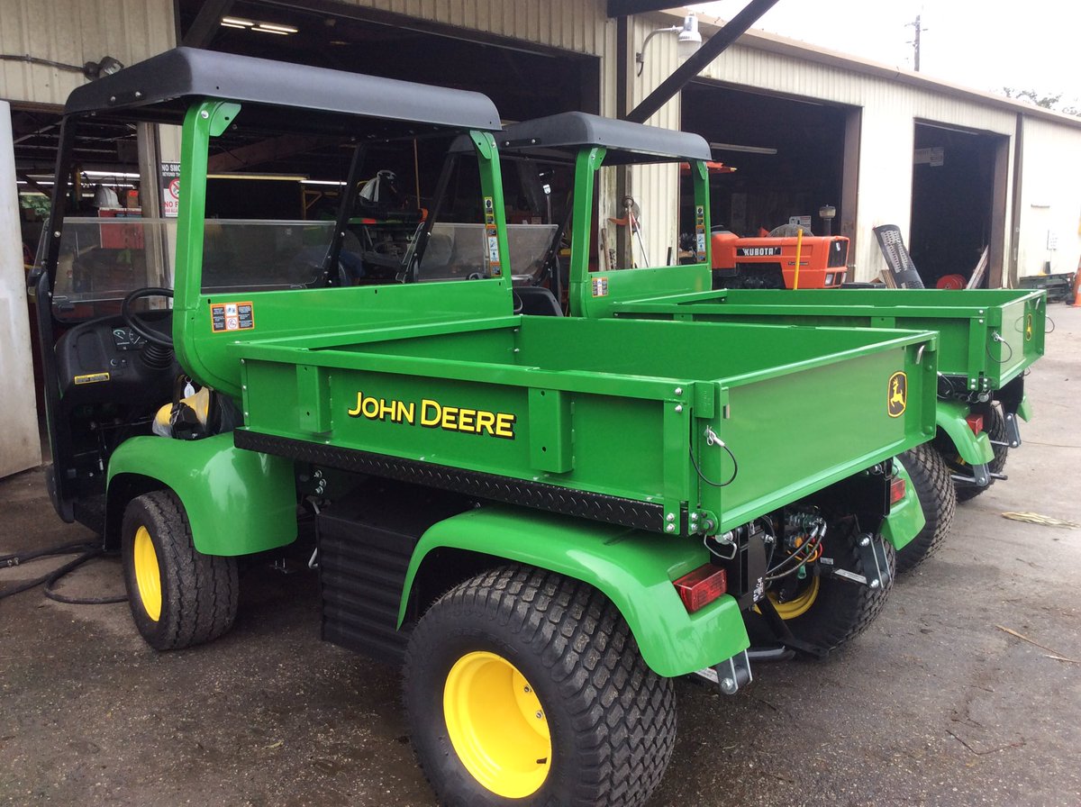 New #GreenIron 825i &amp; Pro Gator workhorses for Foxfire CC. Thank you Jonny! <a href="/Showturf/">ShowTurf</a> <a href="/JohnDeere/">John Deere USA</a>
