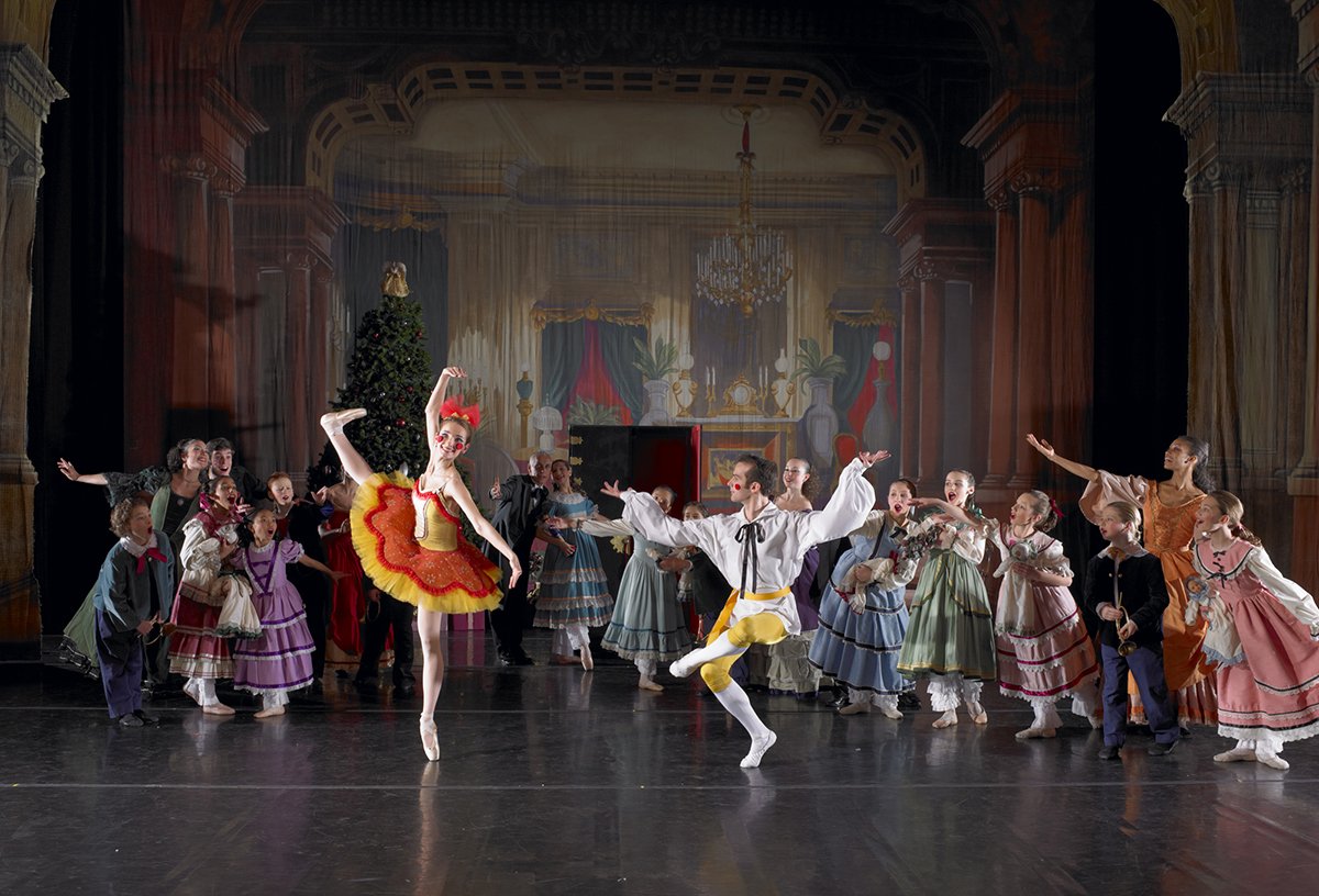 BostonMagazine's tweet photo. The Mayor's Holiday Special is back with tons of discounts on performances this season: https://t.co/5pnl3Uz2vA https://t.co/qrpixafSmO