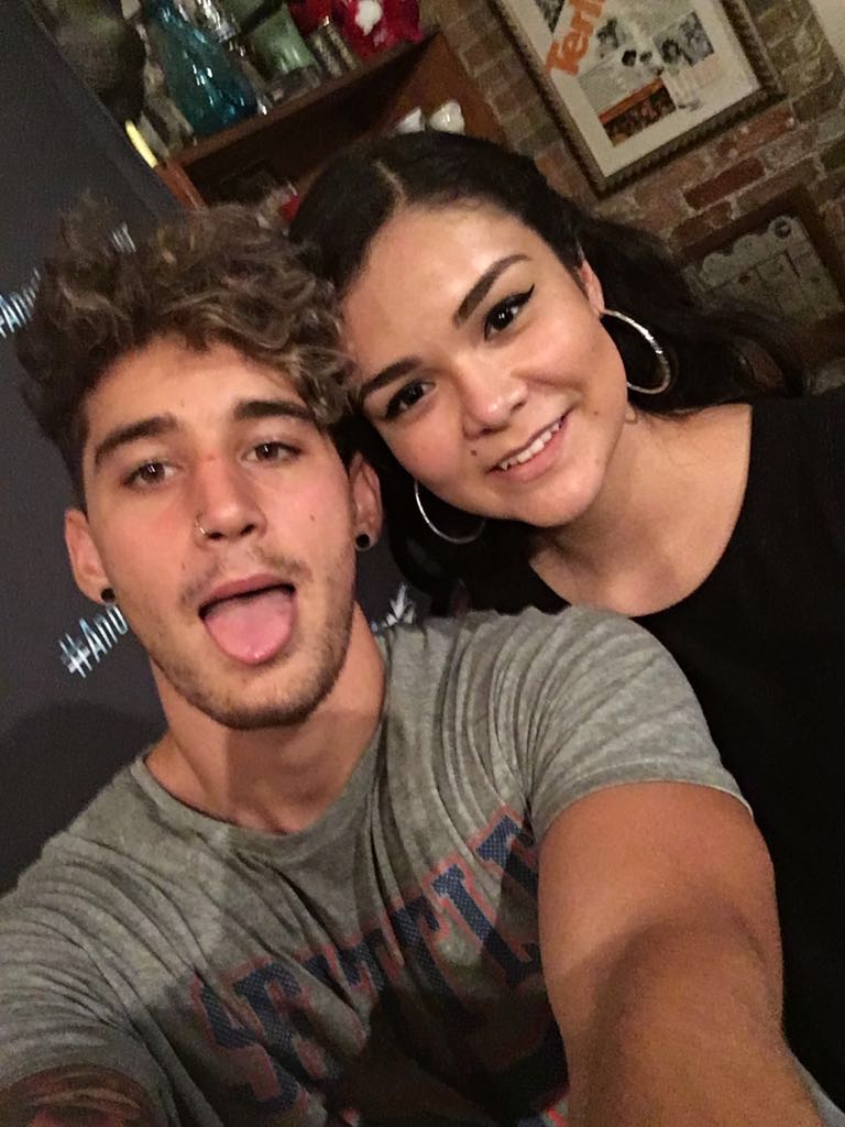 Janoskicaniff's tweet photo. @GotCakeTUpdates #WeLoveYouLuke 😘❤ https://t.co/Xic8UCbIZ8