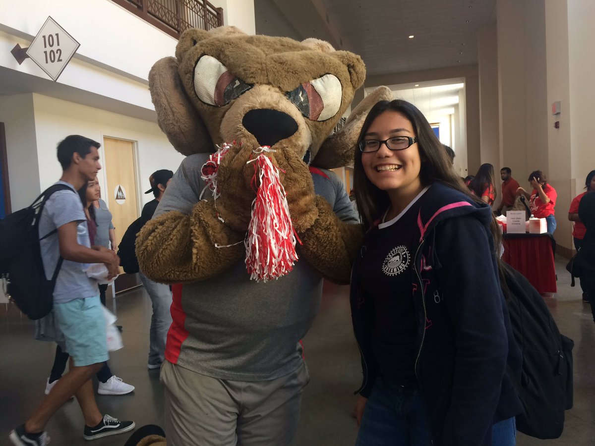 TheCVPromise's tweet image. Future college students with some of the awesome mascots across the Valley!🙌🏼@fresnocity @Fresno_State @reedleycollege @FirebaughHS