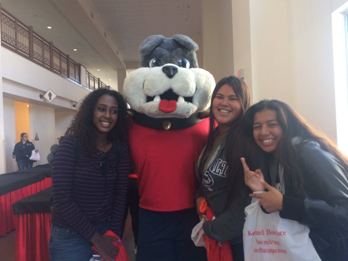 TheCVPromise's tweet image. Future college students with some of the awesome mascots across the Valley!🙌🏼@fresnocity @Fresno_State @reedleycollege @FirebaughHS