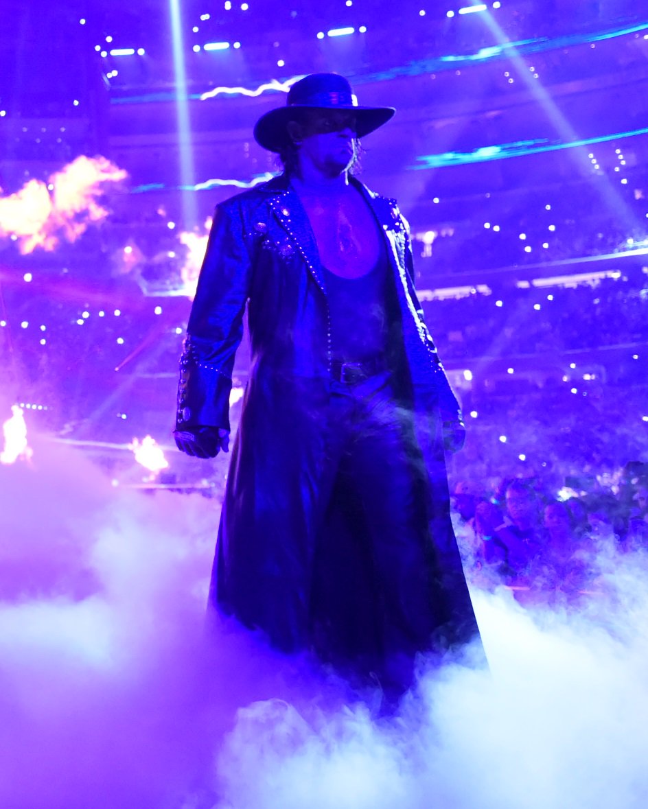 BREAKING NEWS! The Undertaker returns to Wilkes-Barre on 11.15 for the 900th episode of <a href="/WWESmackDownLiv/">WWE SmackDown Live</a> at @MoheganSunArena #WWEWILKESBARRE