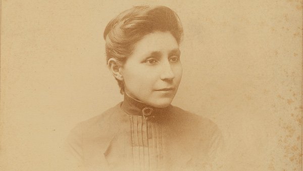 americareframed's tweet image. RT @PBS: She graduated first in her class &amp;amp; became America’s 1st Native doctor. #NativeInspired to.pbs.org/2eQyilZ