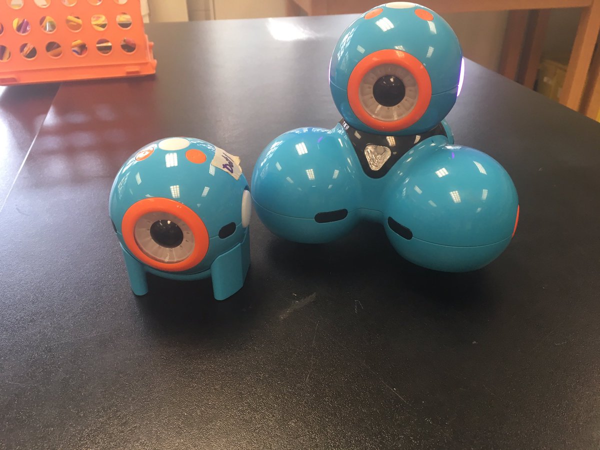 miss_conover's tweet photo. OMG IM SO EXCITED!!! The robots are here!!! #DashAndDotRobots #CodingUnits #codevember @ElizCollier25 https://t.co/N6BeKqU34w