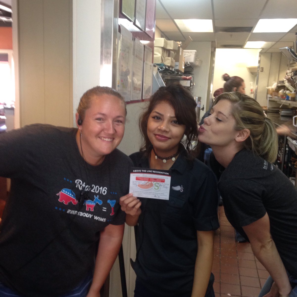 Mechols1969's tweet photo. Nice job Ana great job on your teamwork and servers appreciate it. @Mercedes_C15 https://t.co/dmKZWnJnKt