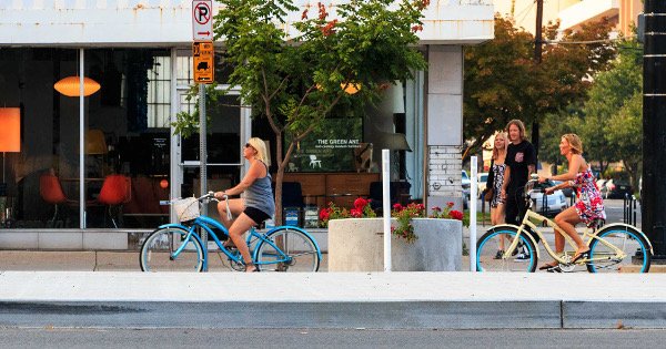 ActionfigureAI's tweet image. 79% of bike trips taken by US adults are not for commuting - why safe bike #intrastructure belongs on main roads ow.ly/JttB305MuuQ