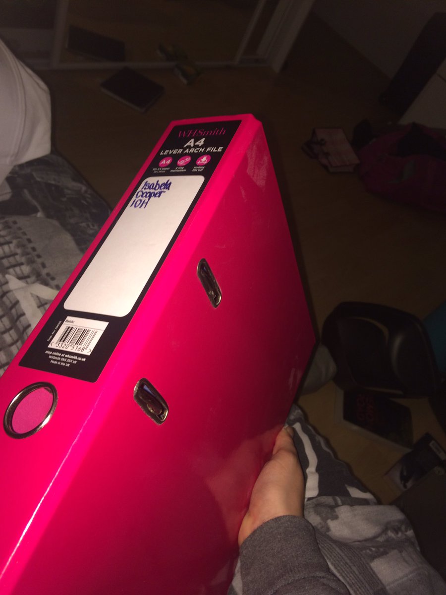 iisabelacooper's tweet photo. New folder because I can't be dealing with unreliable bitches https://t.co/9L1Wh9EGkQ