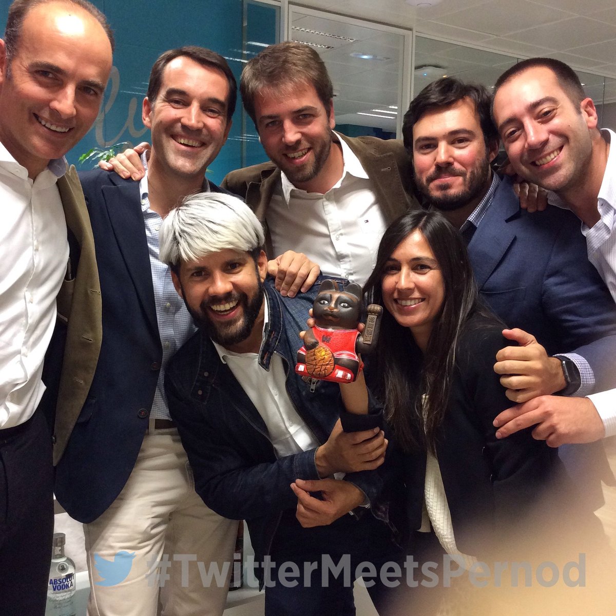 TweetEventos's tweet photo. Hoy nos vinimos a @TwitterSpain a aprender de marketing digital, tendencias y... a bebernos una copita 🍸 https://t.co/SCXf5NOGmD