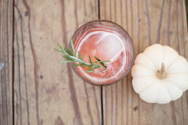 ourfirstdrink's tweet photo. This "Harvest Old Fashioned" looks alllllright. By @dcminute https://t.co/bhkC7b7pFv #cocktails #simplecocktails https://t.co/O54gCXN67i