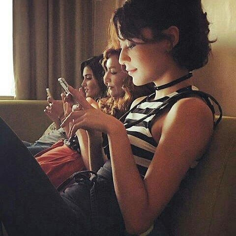asli_alaa's tweet photo. neler peşindeyiz yinee:) @hayat__ala @ipekkk_ALA #asklaftananlamaz https://t.co/1s5M9vReeA