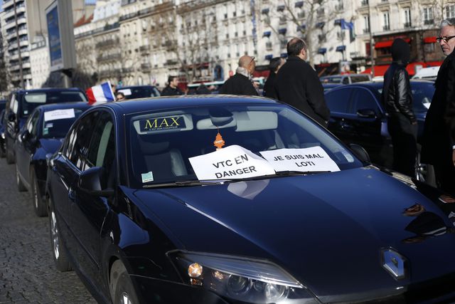 BonsPlansVTC's tweet photo. La loi Grandguillaume discutée au Sénat, les VTC manifestent encore une fois

https://t.co/dZDHsHObPJ #VTC #Taxis https://t.co/5uto1CaqpV