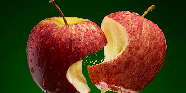 OneEyeland's tweet photo. #PictureOfTheDay 02-11-16 #Photographer RAY MASSEY (UK) "Kissing Apples" #FamousPhotographers #Oneeyeland https://t.co/WAxOaeTvFM https://t.co/kxN8s6AcTz