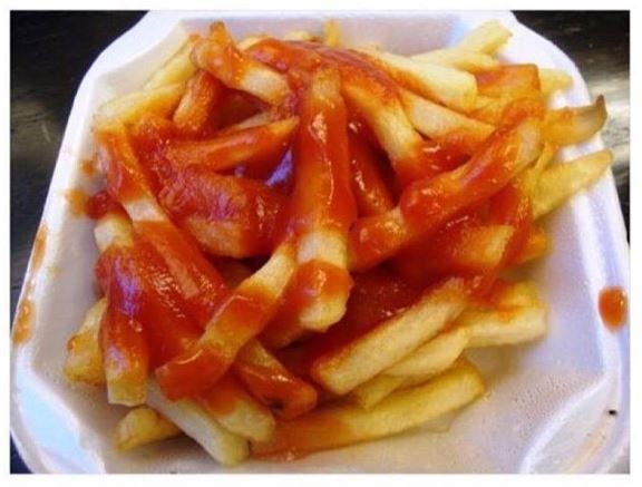 MensHumor's tweet photo. You're a real piece of shit if this is how you eat your fries https://t.co/V2zG6uXIog